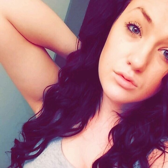 Meet your Posher, Kayla - Picture 2 of 2